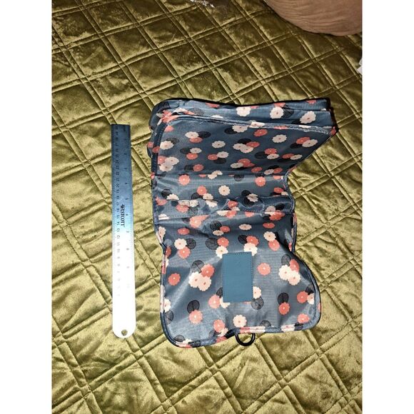 NEW Tri-fold Toiletry Travel Bag with plastic bottles and waterproof shower bag - Picture 5 of 11